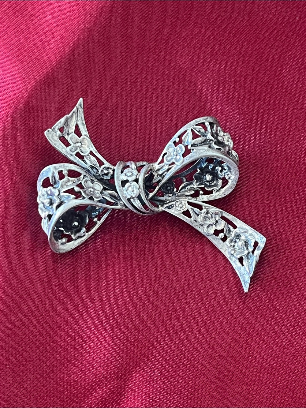 Vintage Danecraft Sterling Silver Intricate Floral Filigree Ribbon Bow Brooch